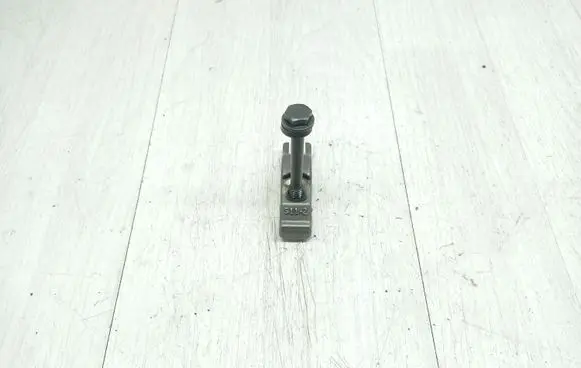 Opel Astra J Fuel Injector clamp holder 