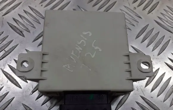Toyota Avensis T250 Window wiper relay 150696