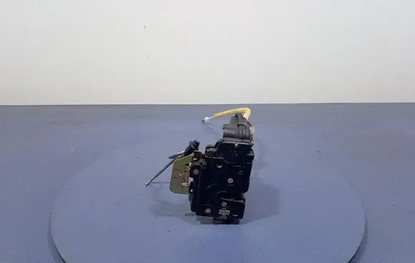 Audi A2 Front door lock 8Z1837015A