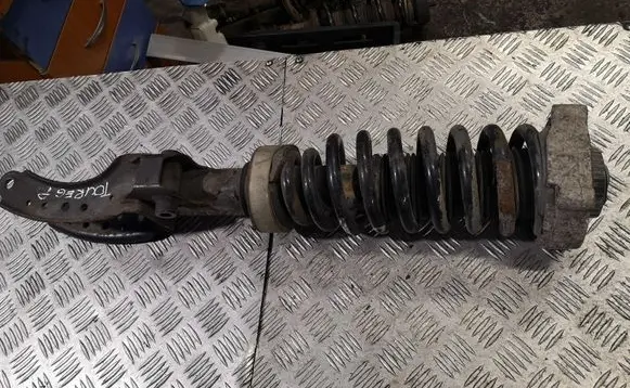 Volkswagen Touareg I Front shock absorber with coil spring 7L6413032