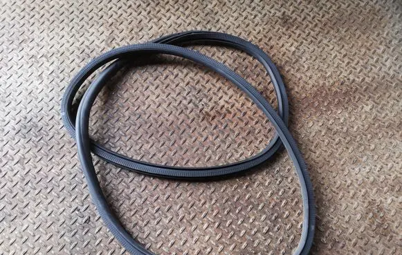 Opel Mokka X Rear door rubber seal (on body) 