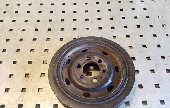 Land Rover Discovery 3 - LR3 Crankshaft pulley 4H2Q68319BA