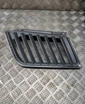 Mitsubishi L200 Front bumper upper radiator grill MN142327 142329