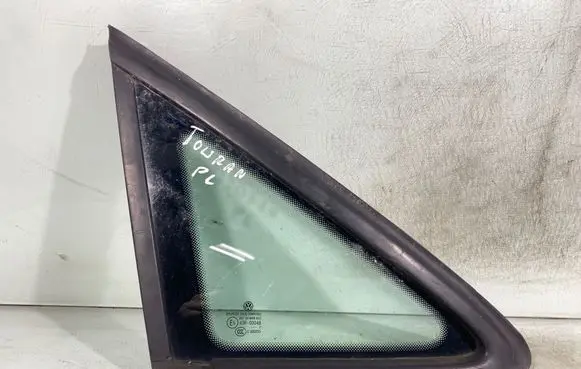 Volkswagen Touran I Front triangle window/glass 