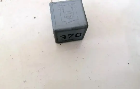 Volkswagen Golf VI Other relay 8d0951253