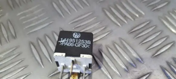 Volkswagen PASSAT B5.5 Other relay 141951253b