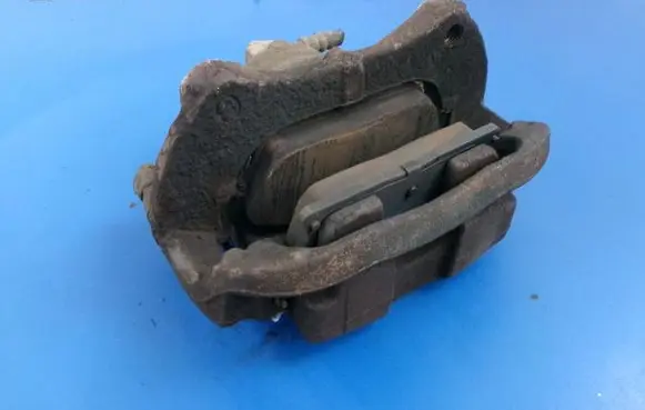 Opel Astra J Rear brake caliper