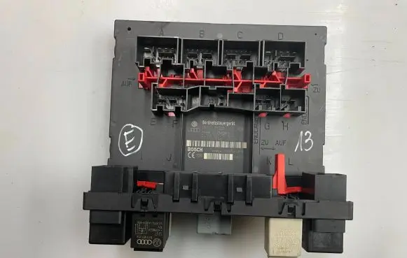 Audi A3 S3 8P Comfort/convenience module 8P0907279E F005V00518 H43S1201