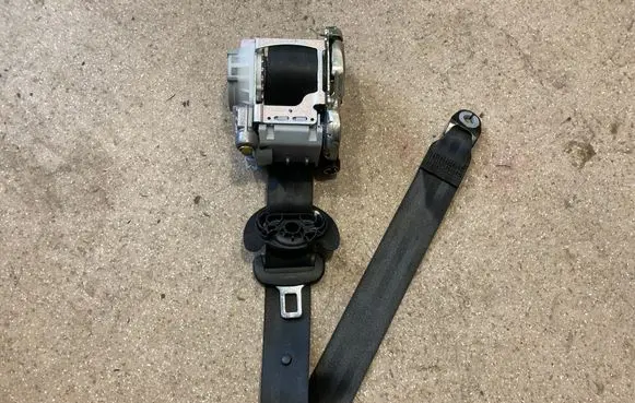 Audi Q7 4M Front seatbelt 4M0857706B