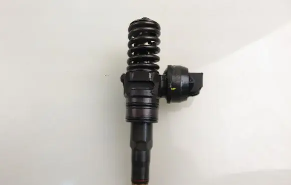 Skoda Octavia Mk2 (1Z) Fuel injector 038130073AG