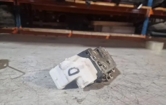 Alfa Romeo 147 Front door lock