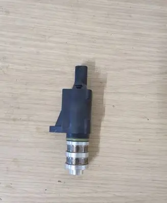 BMW 5 G30 G31 Turbo solenoid valve 7639993