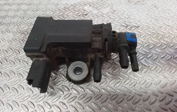 Vacuum valve