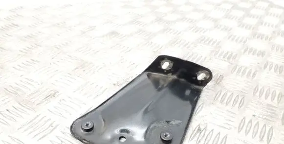 Skoda Yeti (5L) Fender mounting bracket 5L0821142