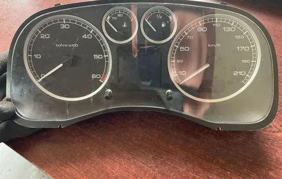 Peugeot 308 SW Speedometer (instrument cluster) 216518703