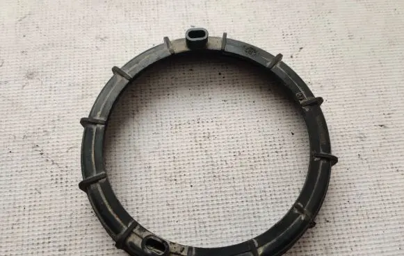 Citroen C5 In tank fuel pump screw locking ring/nut 9633283880