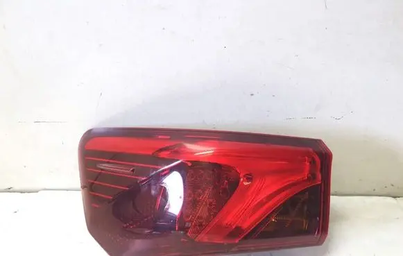Toyota Avensis T270 Rear/tail lights