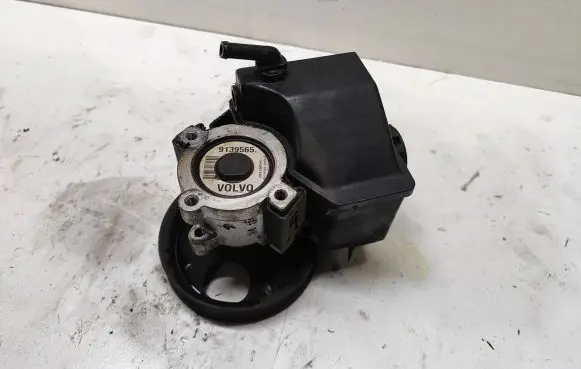 Volvo S80 Power steering pump 9139565