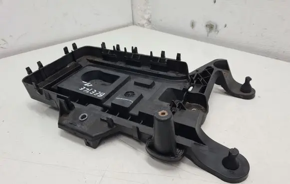 Volkswagen Beetle A5 Battery tray 1KM915333
