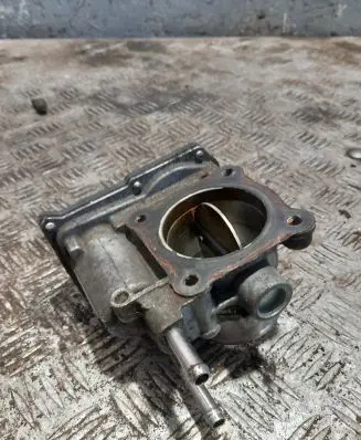Toyota RAV 4 (XA30) Throttle valve 261000R020 T10298