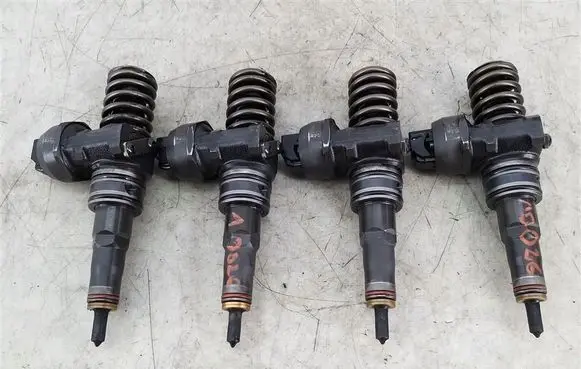 Volkswagen Golf IV Fuel injectors set 038130073AQ