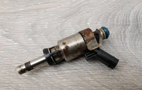 Audi A4 S4 B8 8K Fuel injector 0261500