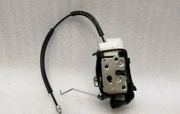 Maserati Quattroporte Front door lock 67575900