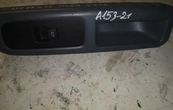 Volvo C30 Electric window control switch 8679473 A15321