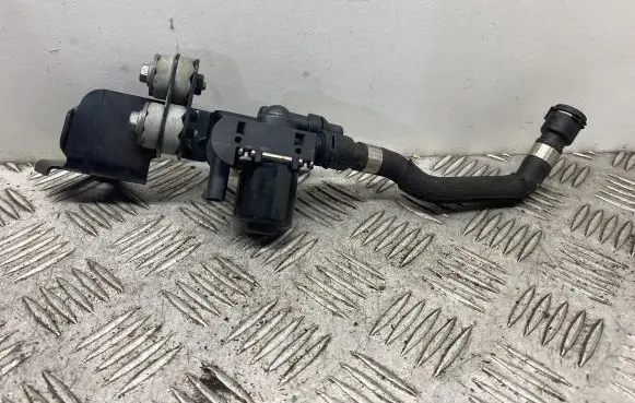 BMW 5 F10 F11 Coolant heater control valve 8517077 17128517077