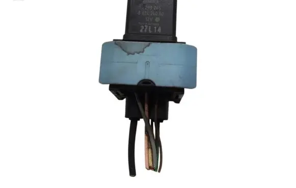 Peugeot 3008 I Glow plug pre-heat relay 9802424080