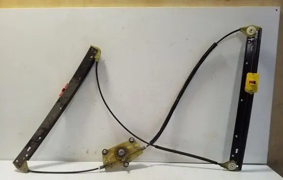 Front window lifting mechanism without motor