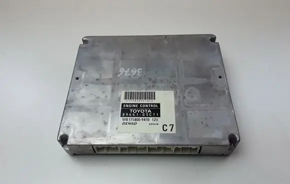 Toyota Avensis T250 Engine control unit/module 8966105C71