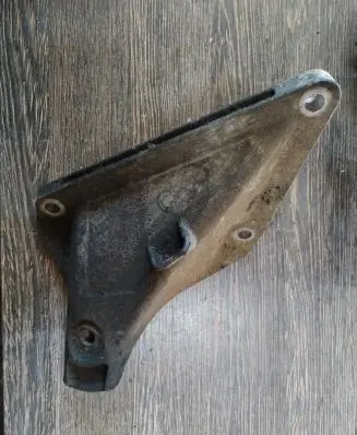 BMW 5 E39 Engine mounting bracket 6758419