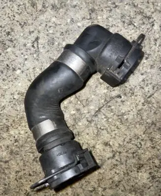 BMW 5 E39 Engine coolant pipe/hose 8375796