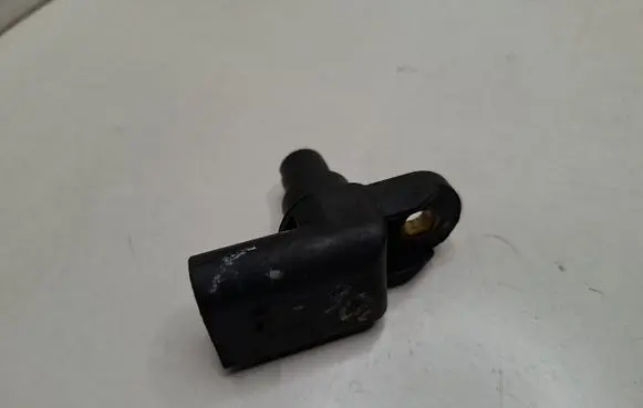 BMW 5 E39 Camshaft position sensor 2249320