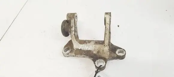 Honda CR-V Engine mounting bracket S7C98