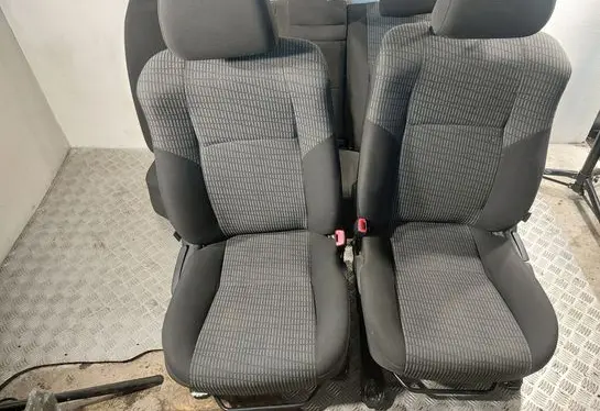 Toyota Avensis T270 Seat set 