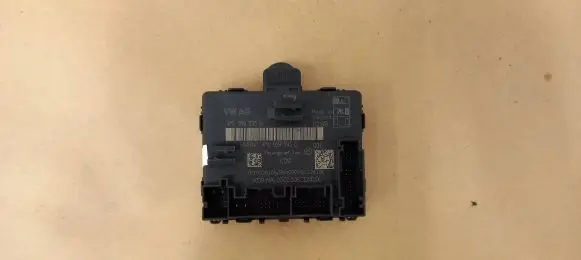 Porsche Cayenne (9Y0 9Y3) Door control unit/module 4M1959593D