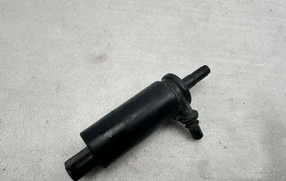 Volkswagen Tiguan Windscreen/windshield washer pump 6R0955681