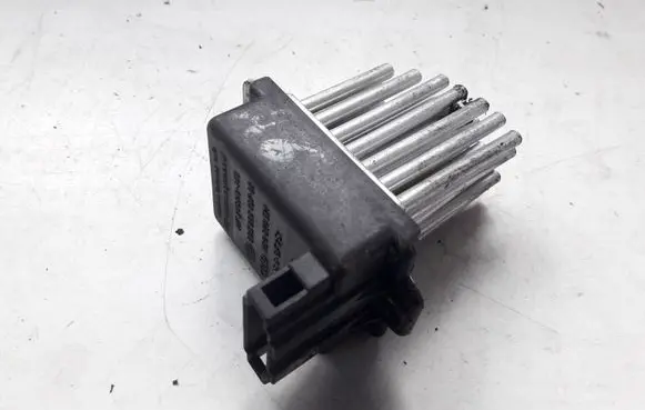 Audi A6 S6 C5 4B Heater blower fan relay 