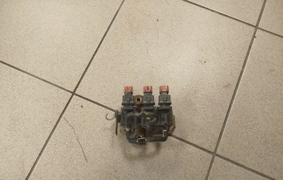 Nissan Terrano Vacuum valve 