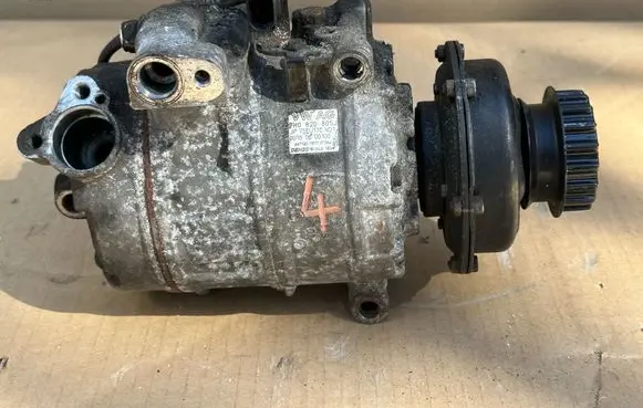 Volkswagen Transporter - Caravelle T5 Air conditioning (A/C) compressor (pump) 7H0820805J