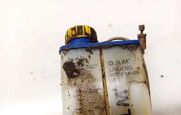 Mitsubishi Outlander Brake fluid reservoir 