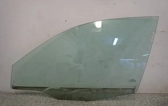Mitsubishi Carisma Sliding door window/glass 