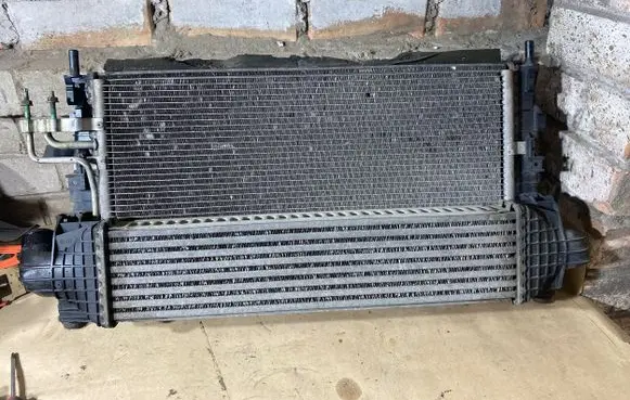 Ford Focus Radiator set 3M5H8005TK 3M5H9L440AE 1137328148