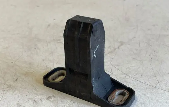 Mercedes-Benz Vito Viano W447 Front bumper mounting bracket A4478850214