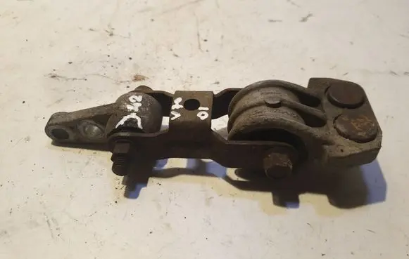 Volvo V70 Engine mounting bracket