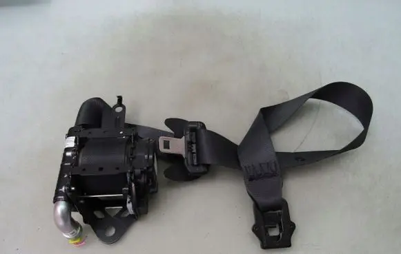 Mazda 3 Front seatbelt BGJ350087K BGM030057J
