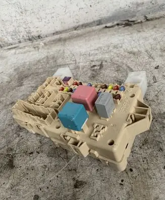 Toyota Corolla Verso AR10 Fuse module