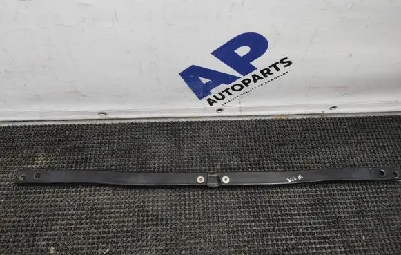 Volkswagen Touareg II Top upper radiator support slam panel 